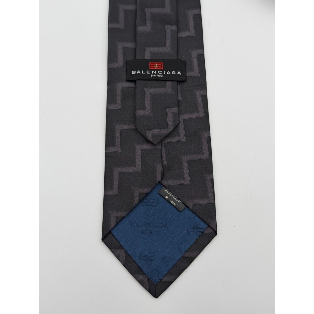 Balenciaga Paris Necktie 100% Silk Tie Gray Black Geometric Zig Zag Pattern Tie - Picture 4 of 9